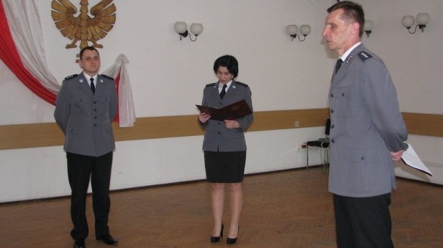 Komendant Wojciehc Augustynek (z prawej) wręczył nominację na swojego zastępcę Pawłowi Kolczykowi.