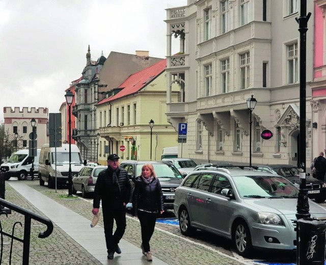 Właściciel auta, które miało zostać skradzione z ulicy Mostowej w Toruniu, zapomniał, że w tym miejscu są kamery miejskiego monitoringu