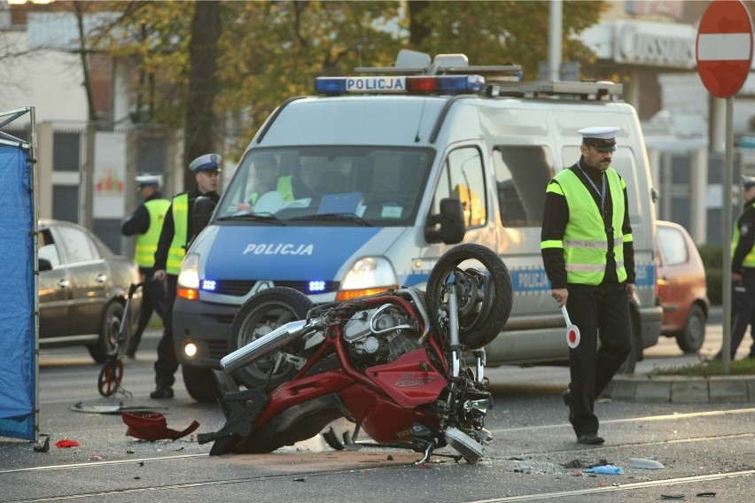 Śmiertelny wypadek na ul. Krakowskiej. Nie żyje motocyklista (ZDJĘCIA)