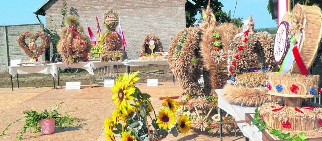 Jak każę tradycja, wszystkie sołectwa gminy Bodzechów przygotowały efektowne i oryginalne wieńce dożynkowe.