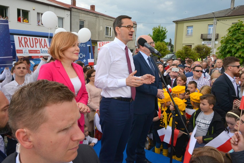 Kulisy wizyty premiera Mateusza Morawieckiego w Wodzisławiu. Wiemy co dostał w koszyku: miody, sery i...swojak sołtysa (WIDEO, ZDJĘCIA) 