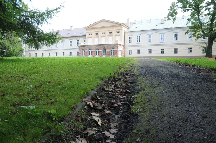 Zespół pałacowo-parkowy w Koszęcinie, obecnie siedziba...