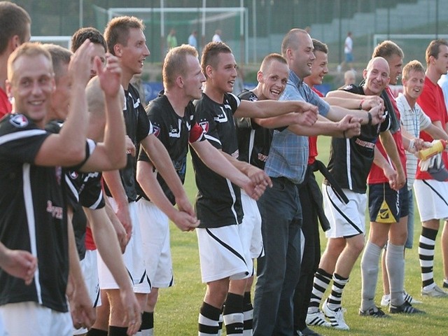 W meczu Pucharu Polski, Bytovia II Bytów pokonala II-ligowego Tura Turek 1:0 (0:0).