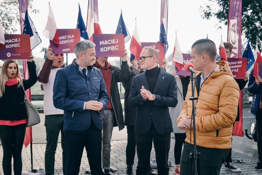 Wybory 2019: Robert Biedroń w Rybniku wsparł Macieja Kopca
