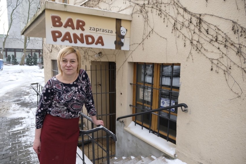 Hanna Fiałkowska prowadzi bar "Panda" przy ul. Mickiewicza...