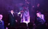Inwazja zombie na scenie Teatru imienia Stefana Żeromskiego w Kielcach. W sobotę premiera spektaklu „Ale z naszymi umarłymi". Zobacz film