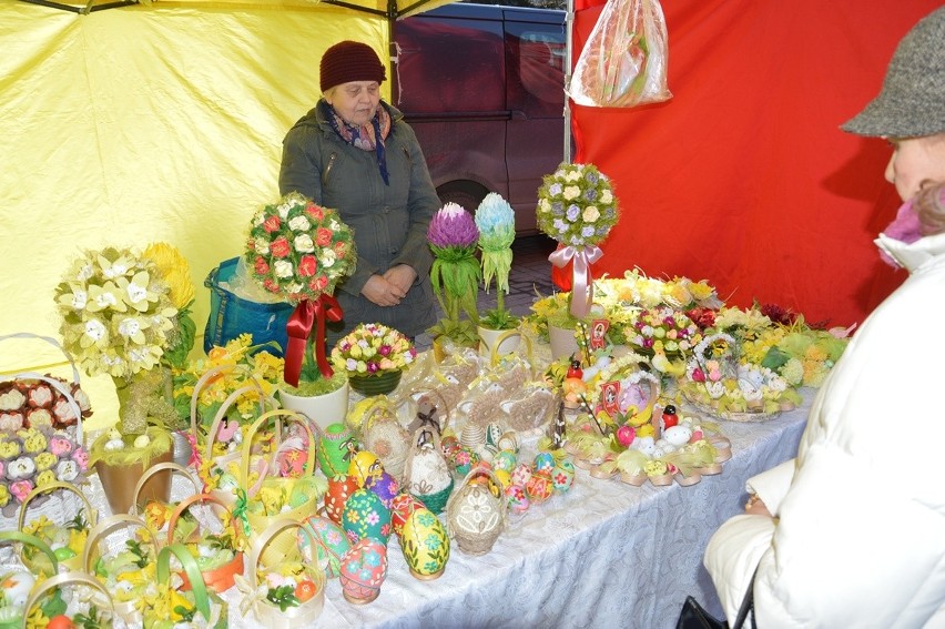Wielkanocne jarmarki w Stalowej Woli są okazją do kupna przepięknych stroików wielkanocnych