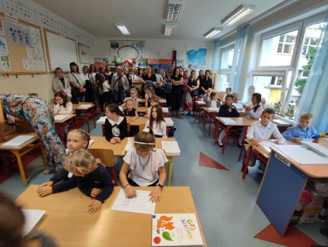 Uczniowie Publicznej Szkoły Podstawowej nr 1 w Radomsku rozpoczęli rok szkolny