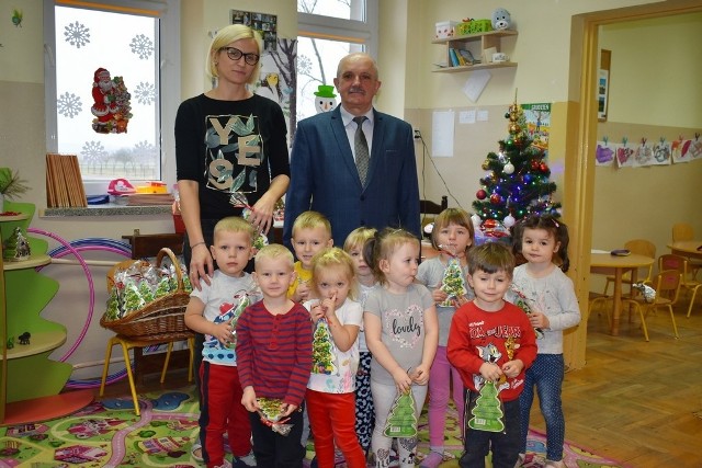 Wójt Andrzej Marian Wesołowski był gościem między innymi dzieci z Samorządowego Przedszkola w Rusinowie z siedzibą w Gałkach.