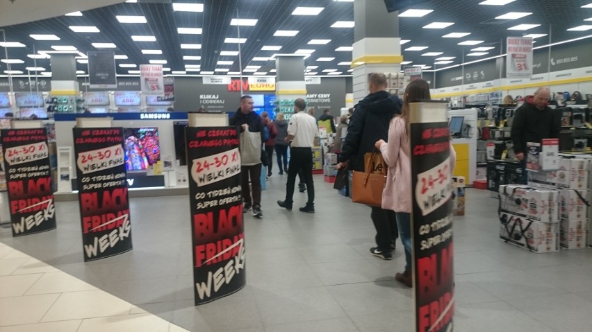 Black Friday w Katowicach: tłumy w centrach handlowych, korki i brak miejsc na parkingach