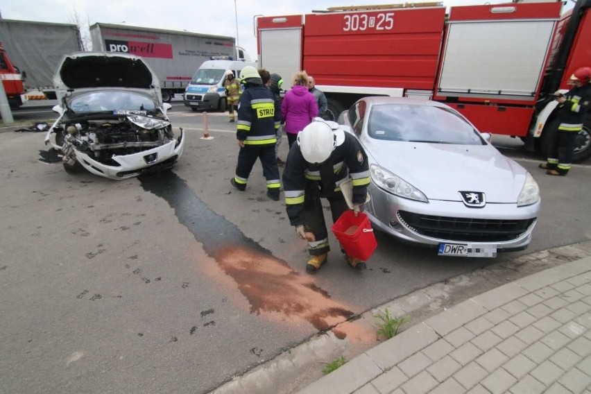 Wypadek na obwodnicy Wrocławia. Wjechała na czerwonym świetle