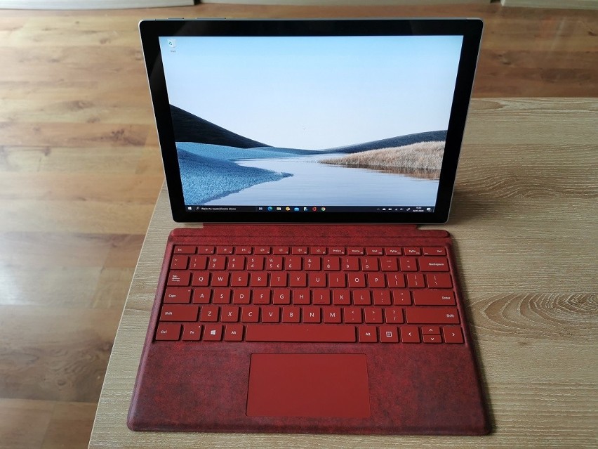 Mobilność i wydajność w jednym? Oto kolejne urządzenie Microsoftu 2 w 1: Surface Pro 7. Test, recenzja