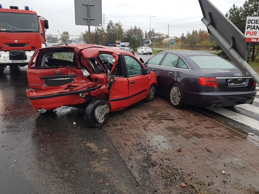 Wypadek w Olkuszu. Na drodze krajowej zderzyły się dwa auta