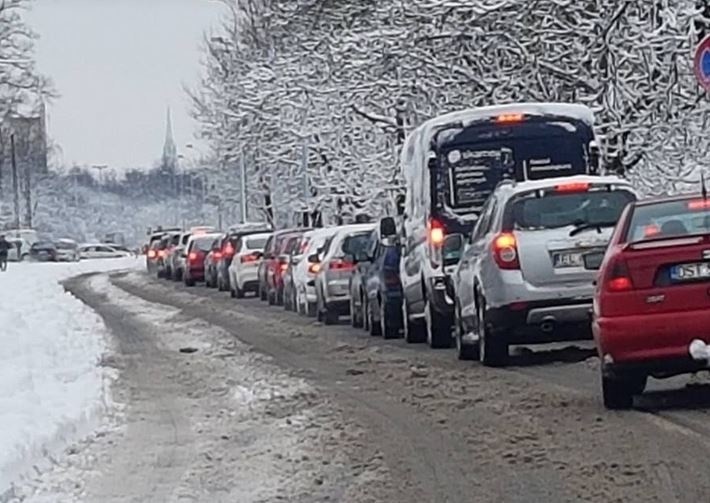 Intensywne opady śniegu w nocy z niedzieli na poniedziałek...