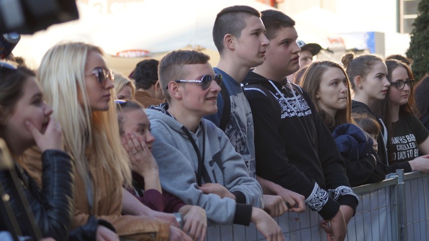 Rybnik oszalał! Dzikie tłumy na koncercie Miuosha i O.S.TR.