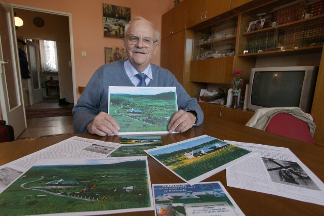 Tadeusz Biernat pracował jako inżynier w Biprostalu