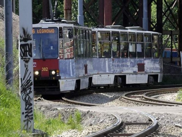 Nie mogą przejechać tramwaje pomiędzy rondem Toruńskim a Perłową w kierunku do Łęgnowa, Kapuścisk, Glinek, ronda Kujawskiego. 