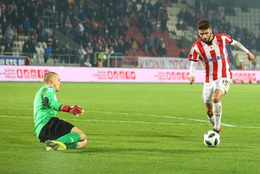 Ofensywny pomocnik - Javi Hernandez (Cracovia)...