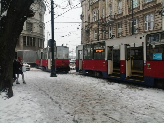 Po zderzeniu tramwajów nie było konieczności wykonywania prac naprawczych w infrastrukturze torowo-sieciowej.