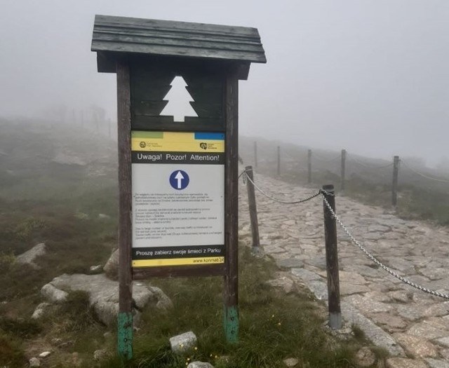 Szlak na Śnieżkę jest jednokierunkowy do końca wakacji