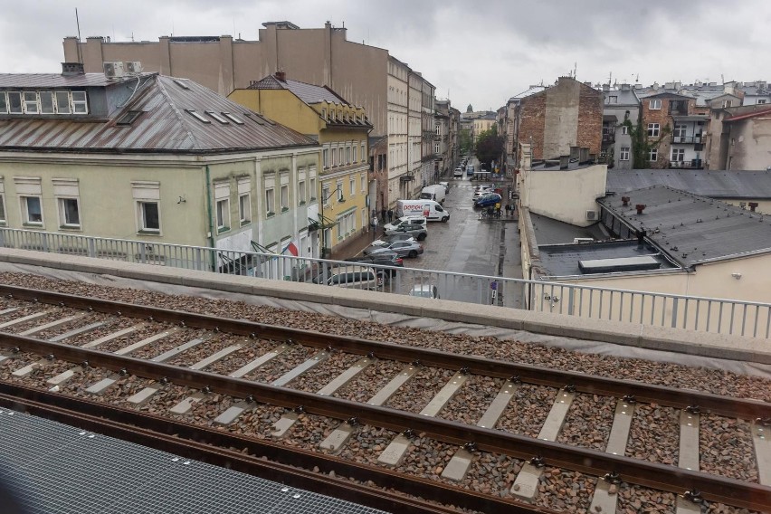 Kolej zmienia Kraków. Coraz bliżej do oddania gigantycznej inwestycji w centrum miasta. Zobaczcie zdjęcia