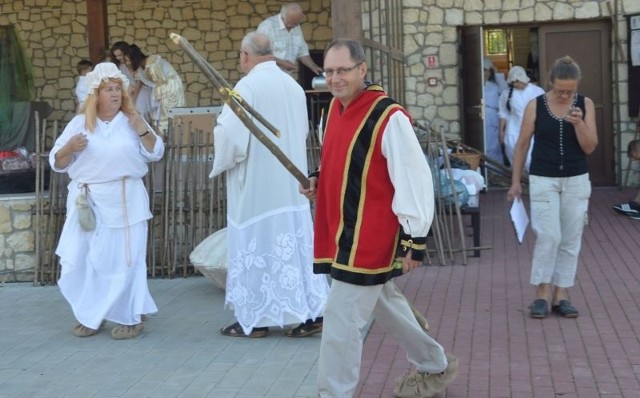 Na pierwszym planie wójt Krzysztof Słonina. Wszystkie zdjęcia pochodzą z próby, która odbyła się w środę, 13 lipca.