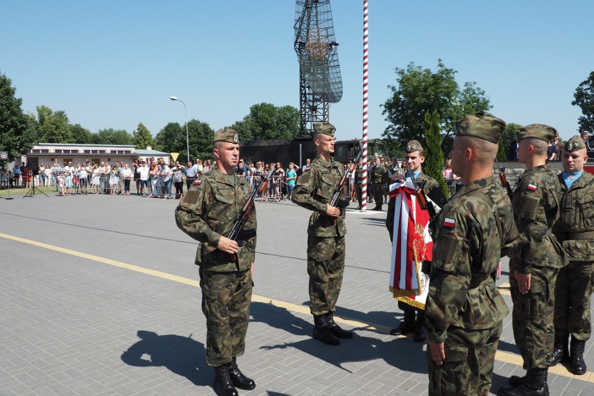 Uroczyste ślubowanie złożyli żołnierze II turnusu służby przygotowawczej w  3. Sandomierskim Batalionie Radiotechnicznym w Sandomierzu