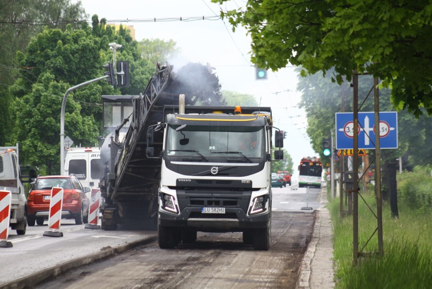 Przebudowa Al. Racławickich: Zrywają asfalt. Jeszcze w tym tygodniu pojawi się kolejne „wąskie gardło” 