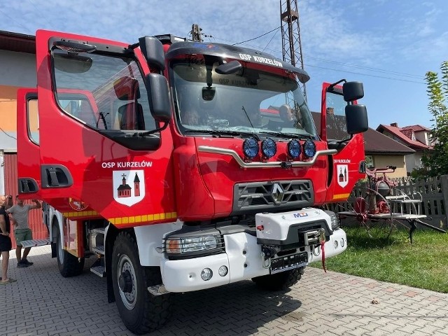 Oficjalne przekazanie i poświęcenie wozu strażackiego będzie jednym z głównych punktów wydarzenia w Kurzelowie. Nowy samochód już stoi w kurzelowskiej jednostce.
