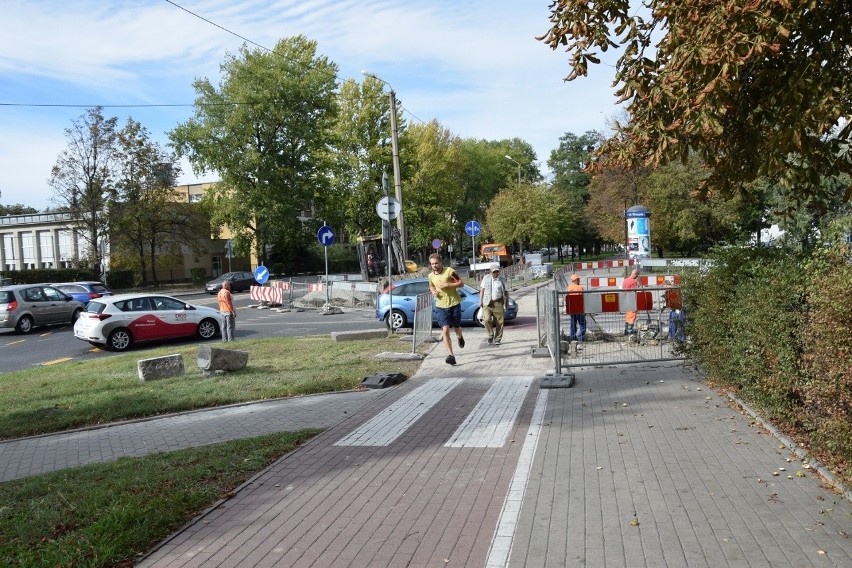 Przejście jest wynoszone m.in. na ul. Wieczystej. Od...