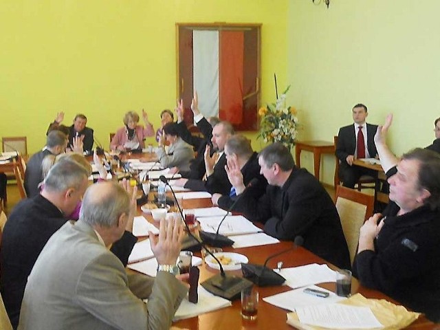 Po autopoprawkach burmistrza i korektach niektórych sformułowań, wprowadzonych przez radnych, rada przyjęła budżet jednogłośnie