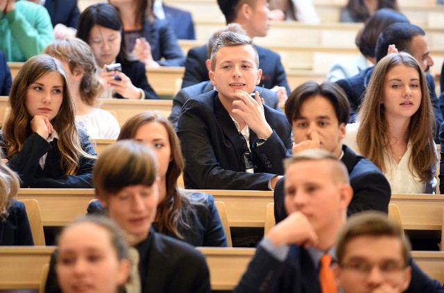 Na Uniwersytecie Łódzkim nie było zmiany stawek stypendiów za wyniki w nauce, zmieniły się jednak tzw. progi stypendialne