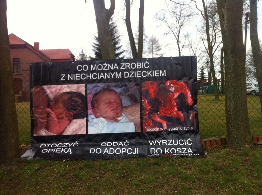 Przerażające fotografie przy kościele w Kicinie