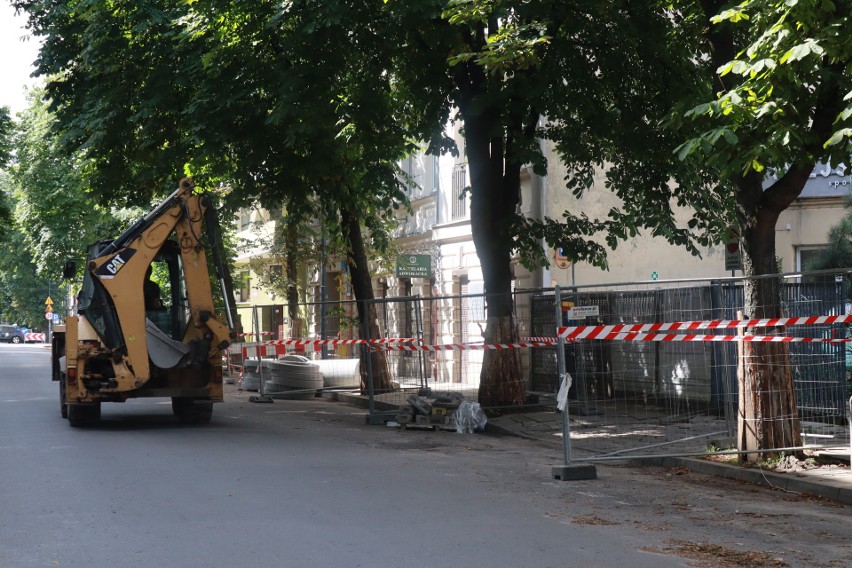 Kolejny odcinek ul. 28. Pułku Strzelców Kaniowskich do remontu. Ten poprzednio wyremontowany został już zniszczony ZDJĘCIA