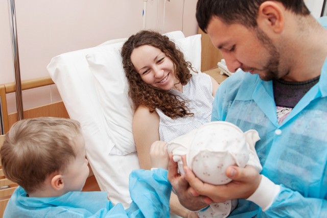 Po kilkutygodniowym zamrożeniu, do szpitali wróciła możliwość rodzenia w towarzystwie bliskiej osoby