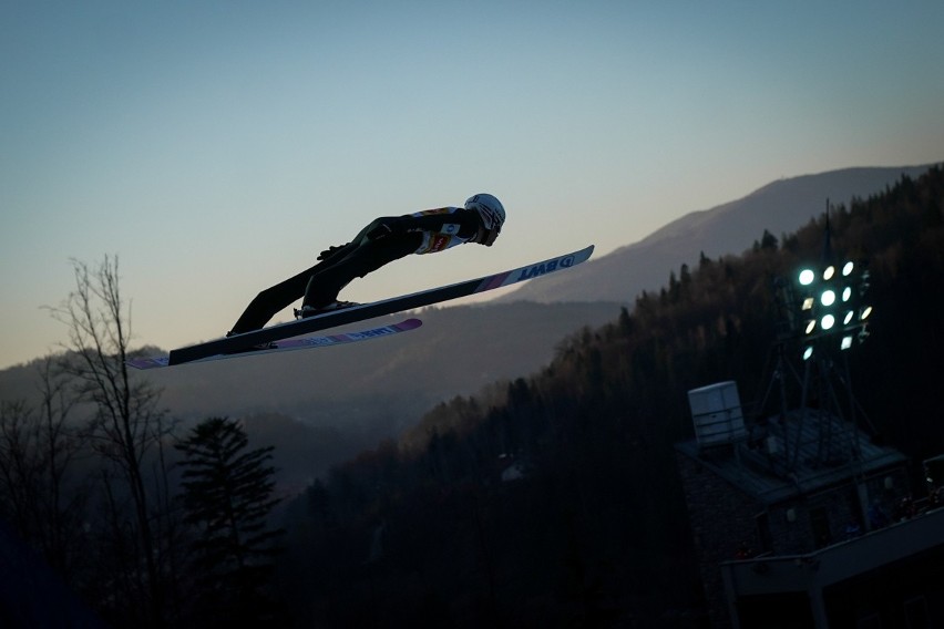 Skoki narciarskie Wisła 2018 NA ŻYWO LIVE. Kamil Stoch tuż za podium w konkursie Pucharu Świata w Wiśle, trzech Polaków w "10" WYNIKI 