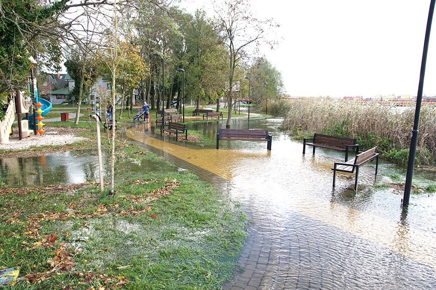 Podtopienia w Dziwnowie. Wybrzeże Kościuszkowskie pod wodą