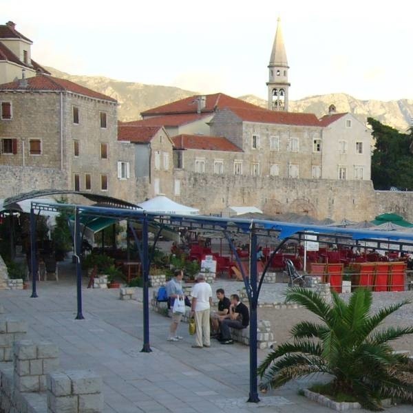 Czarnogóra oferuje niezapomniane widoki. Na zdjęciu miasto Budva