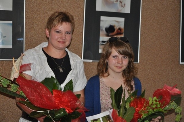 Izabela Woźniak i Aleksandra Górecka zaprezentowały swoje prace w domu kultury w Stąporkowie.