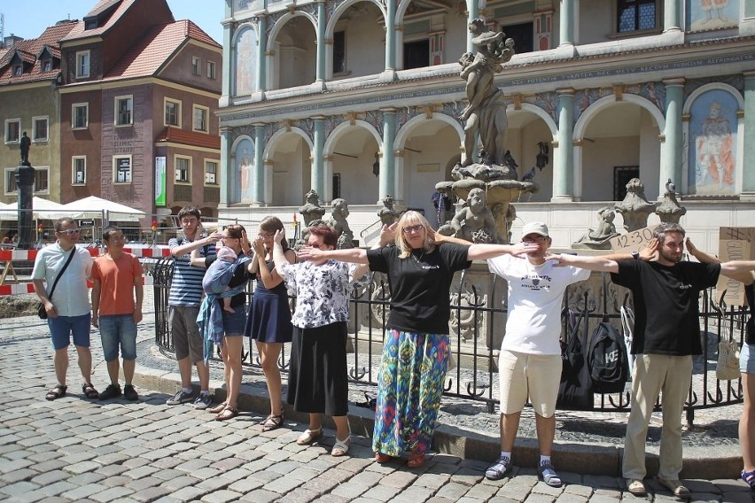 Flash mob głuchoniemych na Starym Rynku