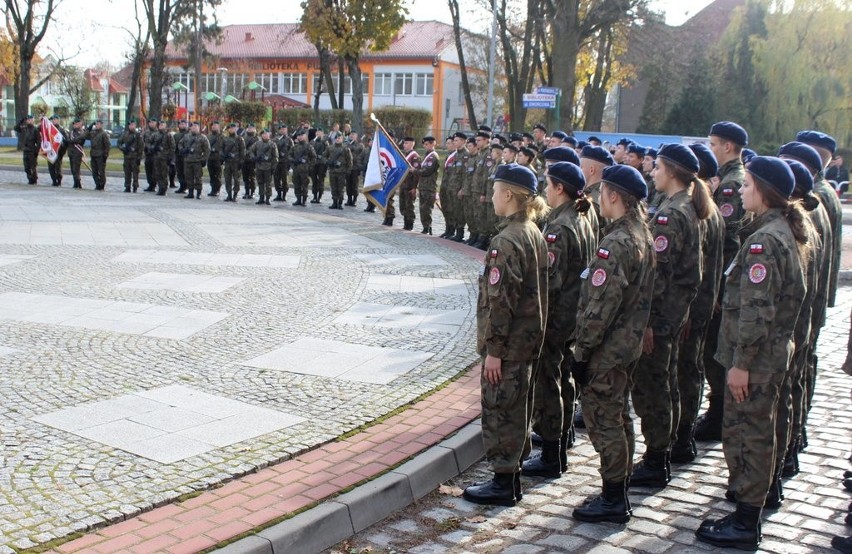 Ślubowanie uczniów klasy mundurowej ZSEiO w Oleśnie.
