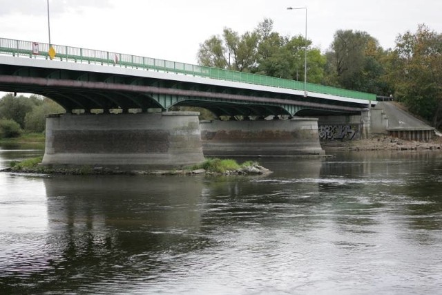 Mosty nad Wartą i jej zalewem w Kostrzynie będą zamknięte przez około cztery tygodnie. W tym czasie drogowcy będą naprawiać dylatacje.