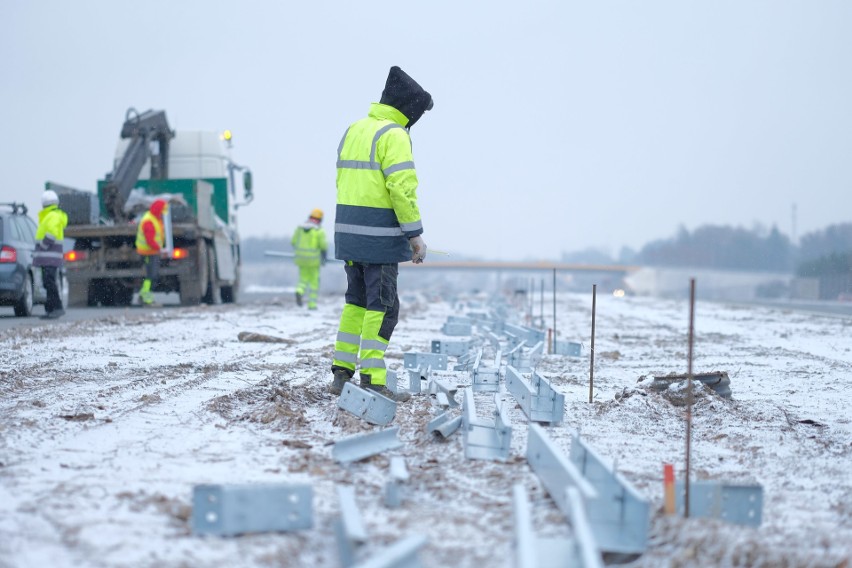 Budowa S17. Dojedziemy ekspresówką do Garwolina w połowie 2019 r. (ZDJĘCIA i WIDEO Z DRONA)