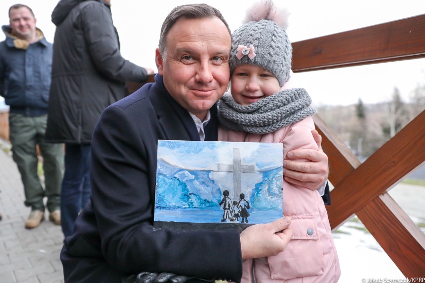 Prezydent Andrzej Duda wręczał puchary na Zimowej Spartakiadzie w Ptaszkowej [ZDJĘCIA]