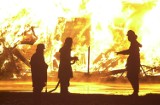 Pożar stodoły w Andrzejowie. 14 zastępów strażaków gasiło ogień