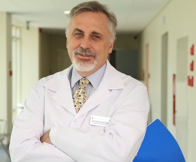 - Palacz powinien wiedzieć, że funduje sobie raka krtani - mówi profesor Tadeusz Pieńkowski z Radomskiego Centrum Onkologii.