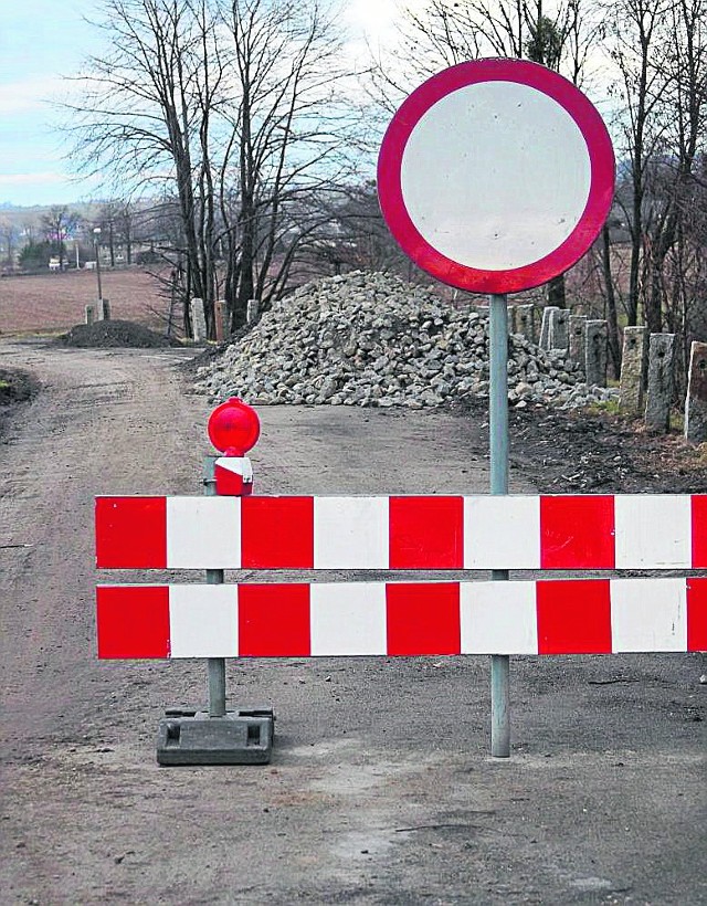 Komunikację w gminie Nędza utrudnił remont wiaduktu