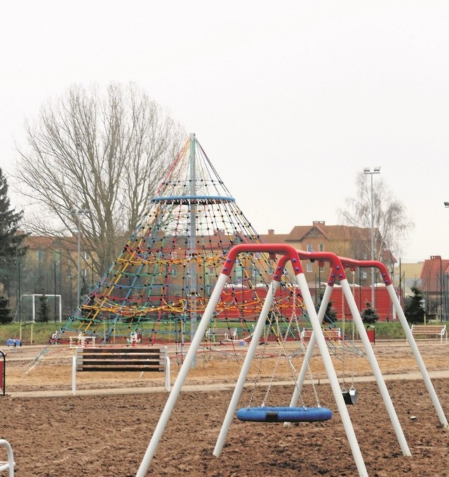 Nowy park, o który walczyli mieszkańcy, w końcu jest, szkopuł w tym, że błoto na nim po pachy, więc nikt nie skorzysta.