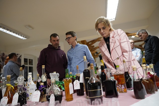 W Tuchomiu zorganizowano święto nalewki i wina. Impreza miała charakter konkursu i biesiady.