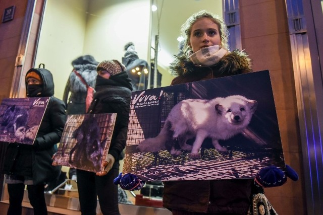 Poznańskie Dni Bez Futra: Protest pod sklepem przy ul. Św. Marcin